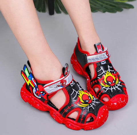 Leuchtende Superhelden-Sandalen für Kinder – Bequem und Spaß für Spielvergnügen