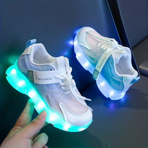 Leuchtende Sneakers für Kinder – Bunte LED-Beleuchtung für einen verspielten Look