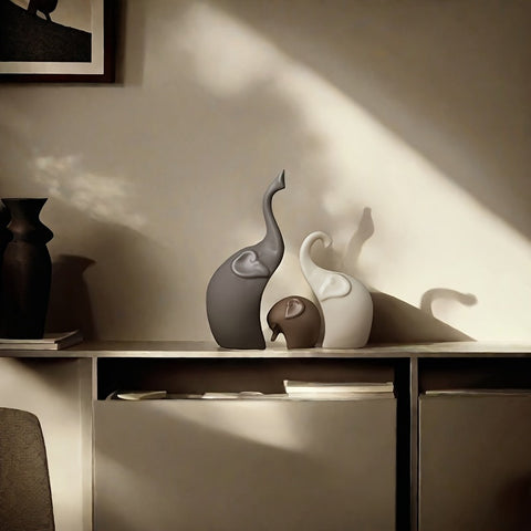 Set aus 3 Keramischen Elefantenfiguren – Moderne Matte Dekoration für Wohnzimmer oder Büro