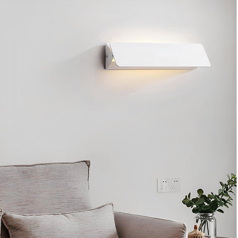 FlexiGlow Moderne Weiße Wandlampe – Verstellbarer Klappmechanismus für Perfekte Lichtverteilung