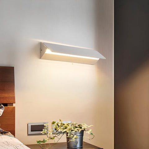 FlexiGlow Moderne Weiße Wandlampe – Verstellbarer Klappmechanismus für Perfekte Lichtverteilung