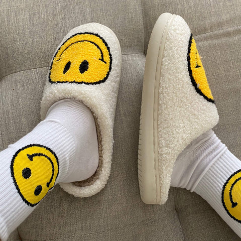 Smiley Komfort Hausschuhe – Für eine fröhliche und warme Atmosphäre