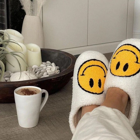 Smiley Komfort Hausschuhe – Für eine fröhliche und warme Atmosphäre