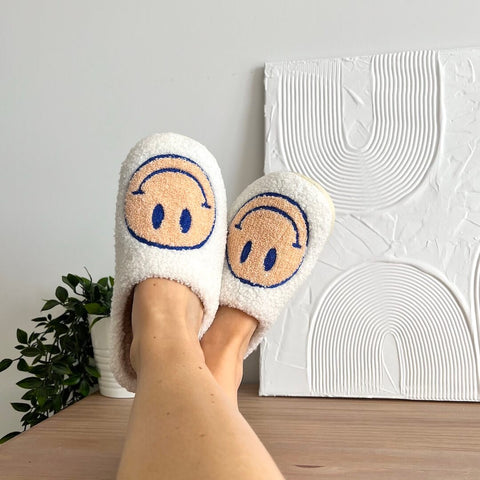 Smiley Komfort Hausschuhe – Für eine fröhliche und warme Atmosphäre