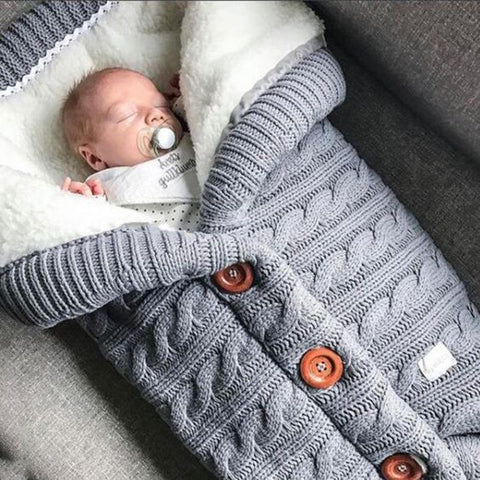 SnuggleNest Babyschlafsack - Für Wärme und Komfort im Kinderwagen