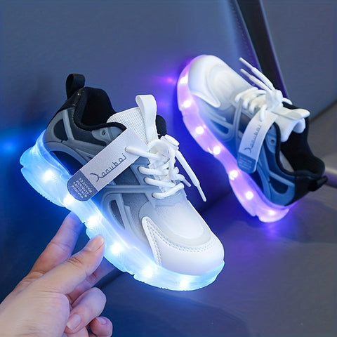 Leuchtende Sneakers für Kinder – Bunte LED-Beleuchtung für einen verspielten Look