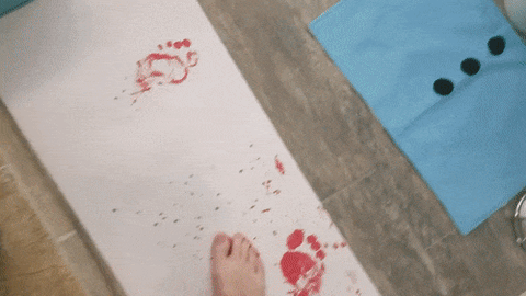 Blutige Fußspuren Badmatte – Magischer Horror Stil