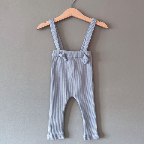 Gemütliche Baby-Ribbroek - Bequem und Stilvoll für die Kleinen