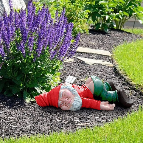 Fauler Larry Gartenzwerg – Der Schlafmütze im Garten